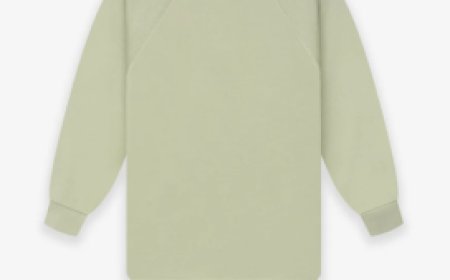 Essentials Hoodie – Perfect Blend of Fashion and Function